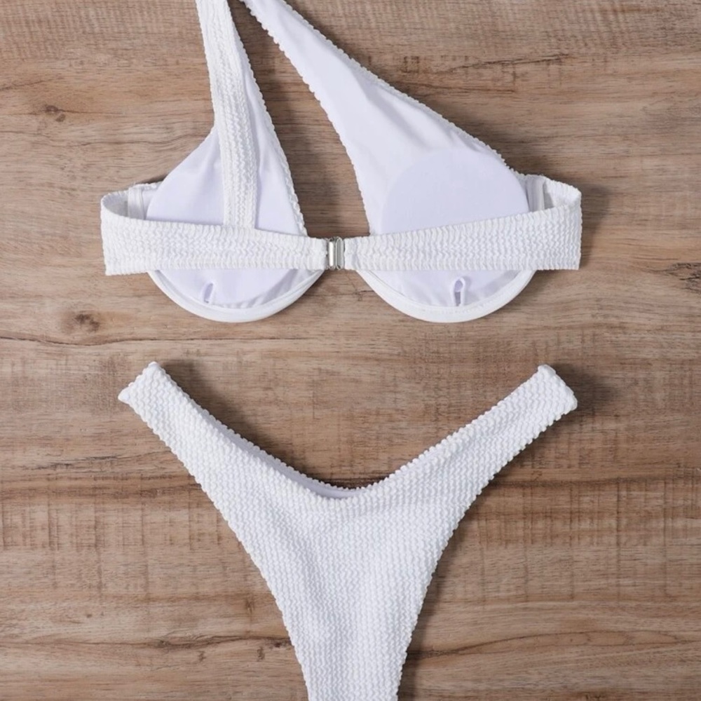 white bikini - Picture 3 of 6